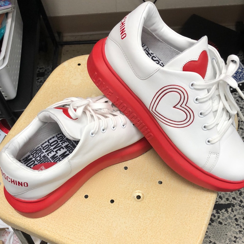 Love Moschino White Leather with red platform soles. Sz 9/40 NWT